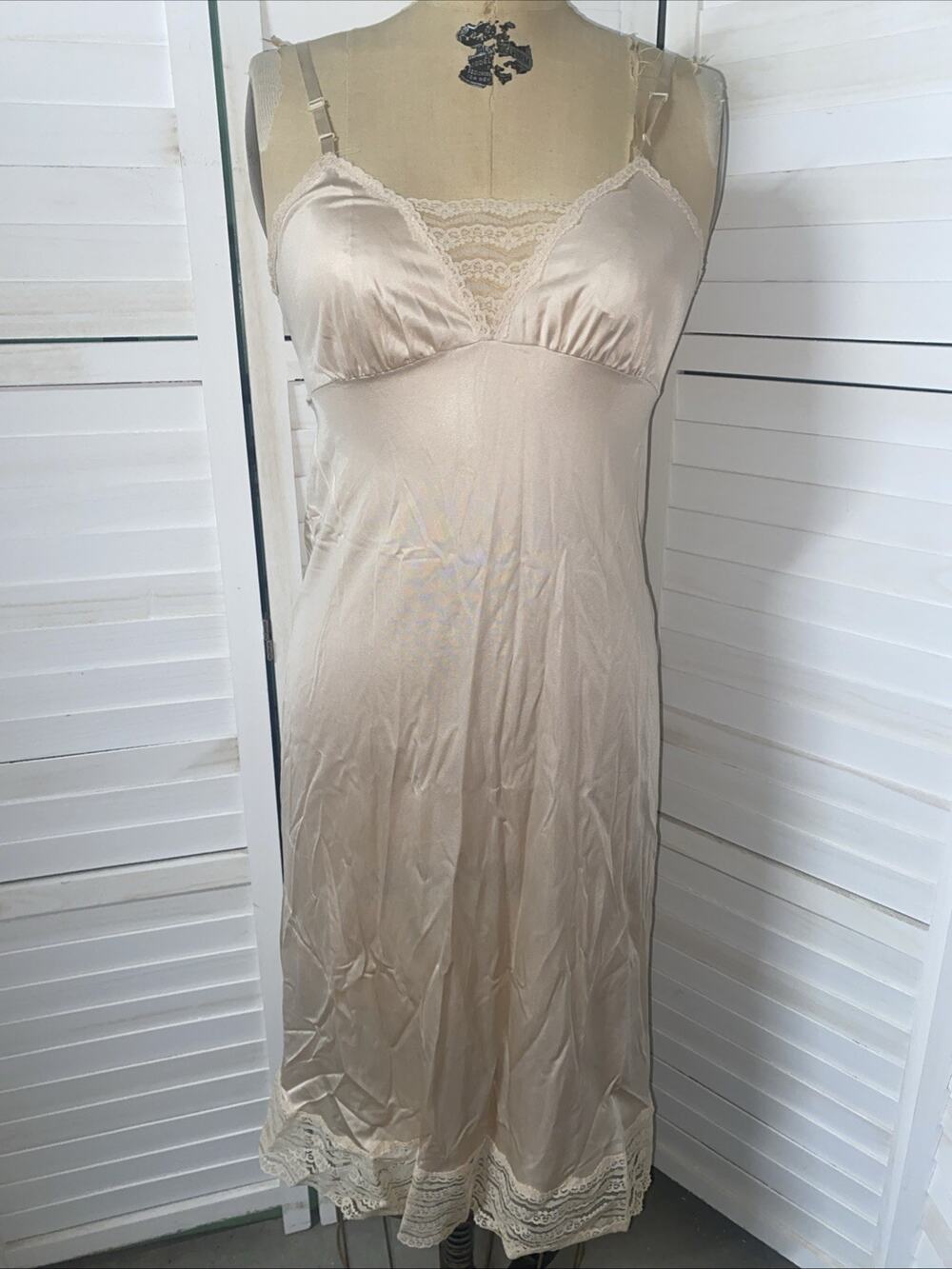 Vintage Henson Kickernick Nylon Nude Lace Slip Dress Nightie Nightgown Size 34